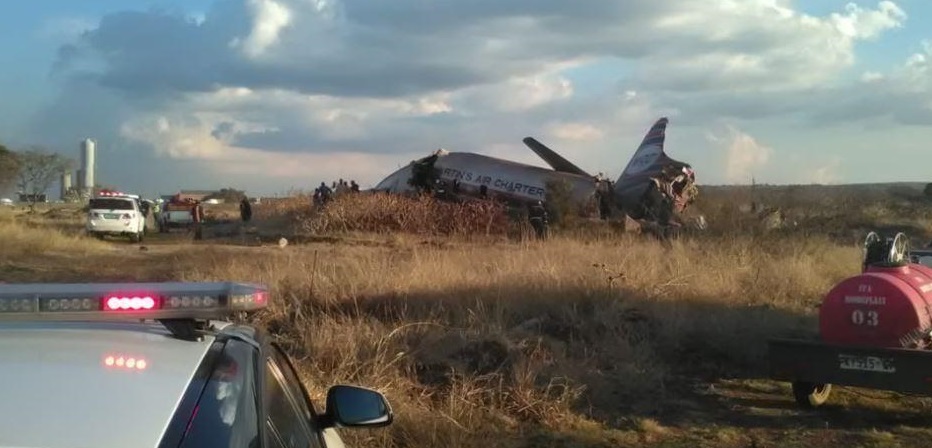 В ЮАР разбился пассажирский самолет, не менее 20 раненых