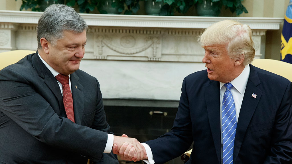 Луценко: Трамп консультировался с Порошенко перед встречей с Путиным