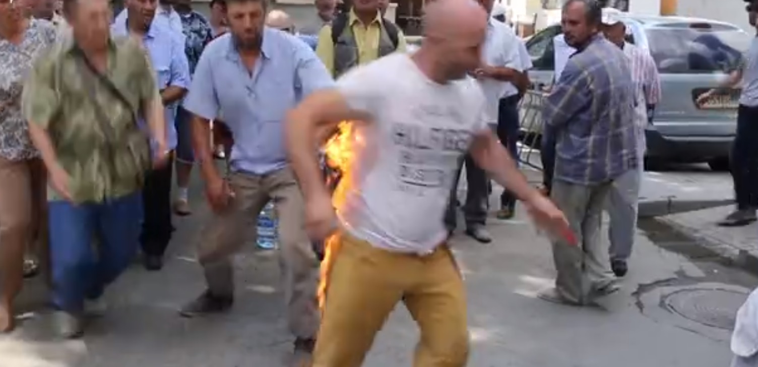 В Симферополе протестующий пытался совершить самосожжение
