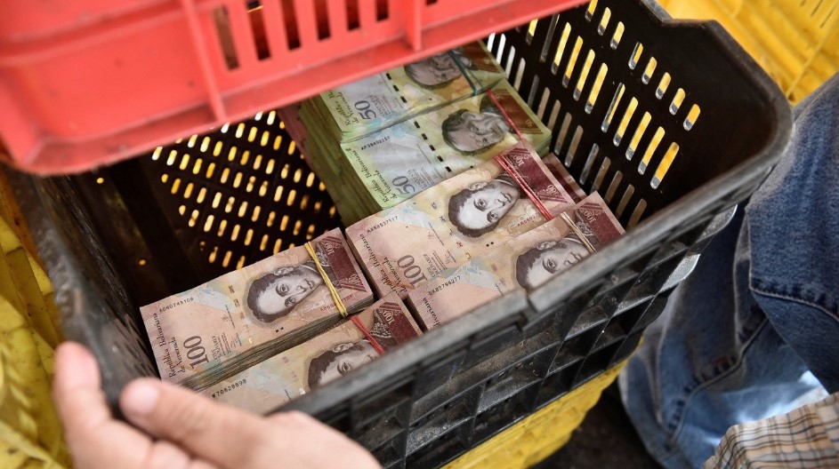 Инфляция в Венесуэле превысила 10600%