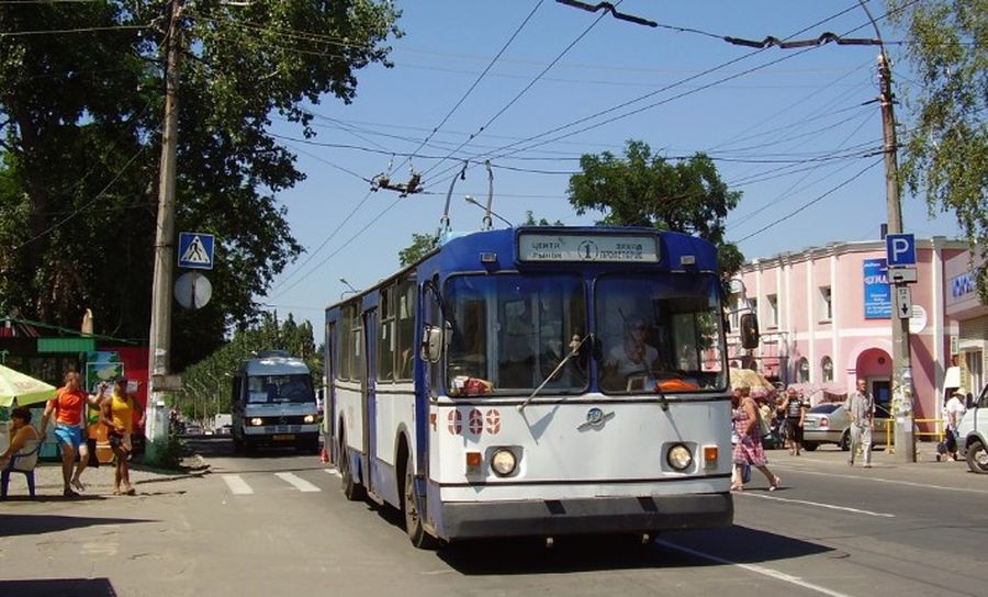 В Лисичанске троллейбусы остановились из-за долгов за электроэнергию