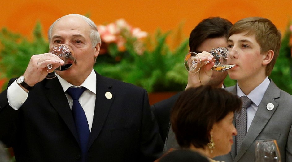Лукашенко пообещал уволить пьяниц из правительства