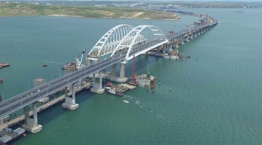 Кабмин предлагает ввести санкции против 19 компаний за строительство Крымского моста