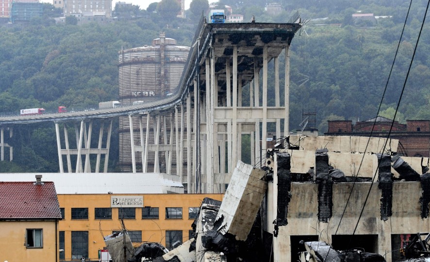 При обрушении моста в Генуе пострадали двое украинцев