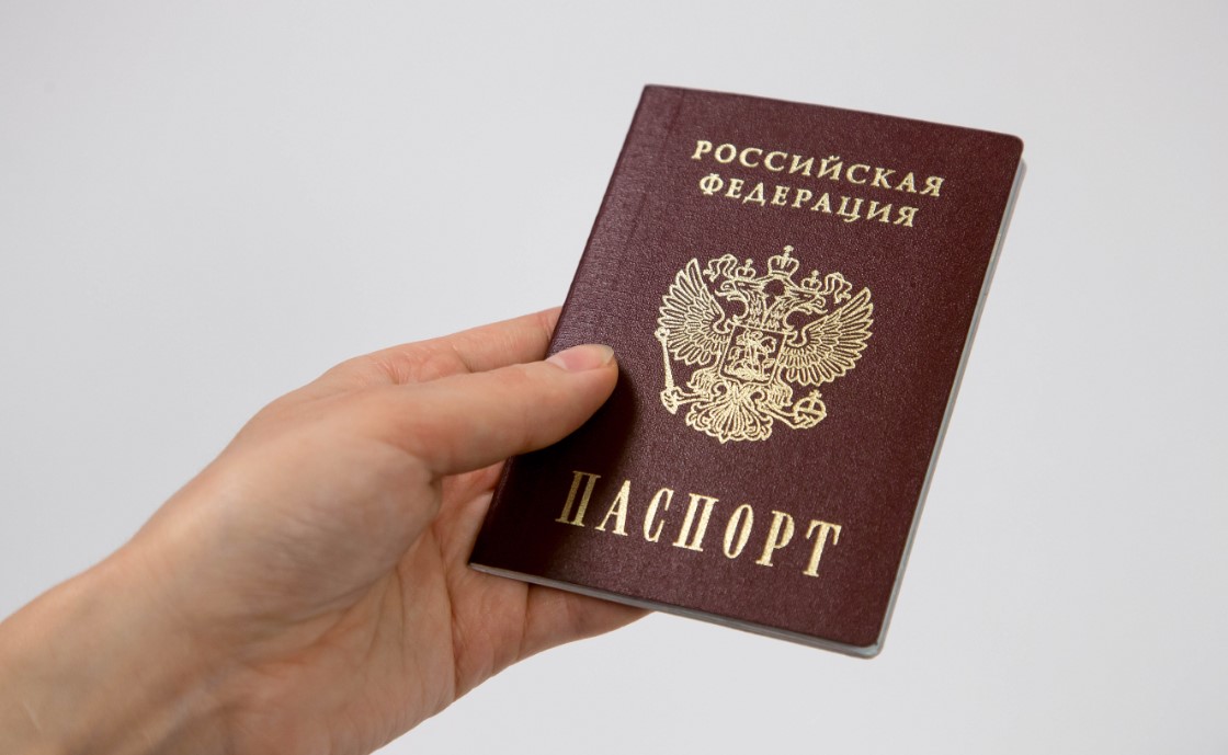 Посол: крымчан ошибочно пустили в Финляндию по российским паспортам