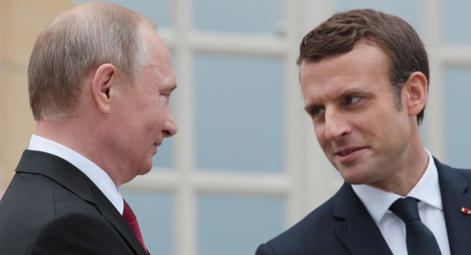 Макрон и Путин обсудили ситуацию с Сенцовым