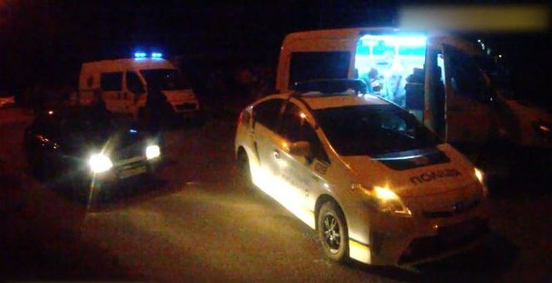 В Запорожье 17-летняя девушка врезалась в патрульное авто и сбила двух пешеходов