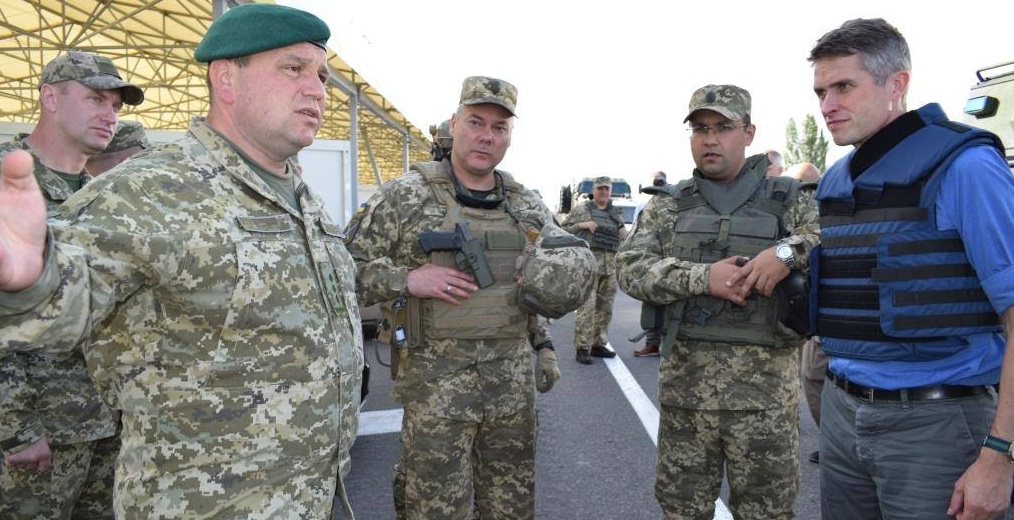Британский министр побывал в зоне ООС на Донбассе