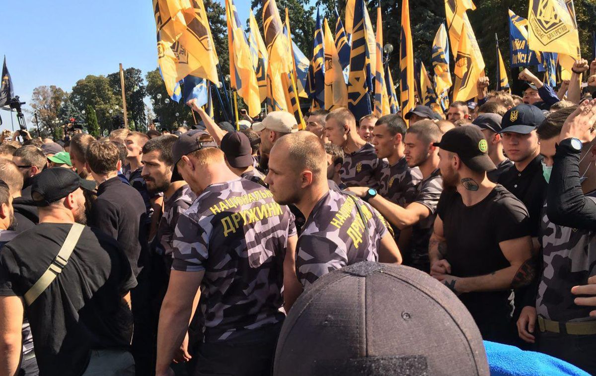 Под Радой произошли столкновения националистов с полицией