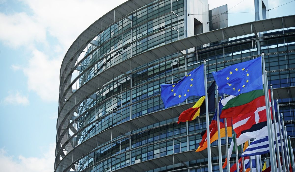 Европарламент запустил штрафную процедуру против Венгрии