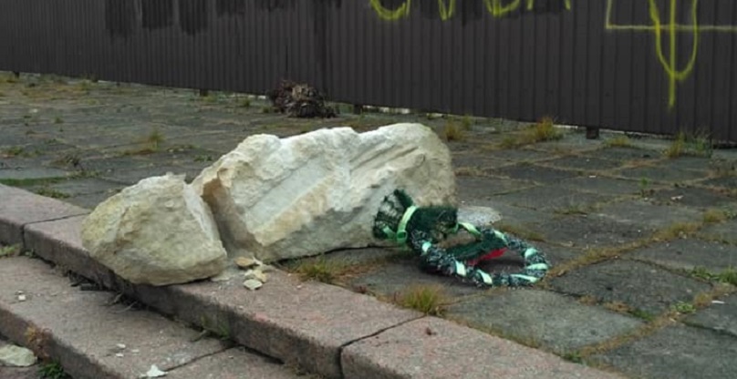 Во Львове раскололи камень под будущий Монумент доблести украинских воинов