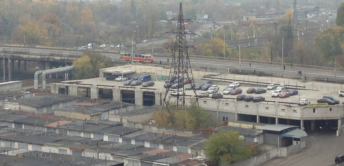 В Киеве жители многоэтажки перекрыли шоссе
