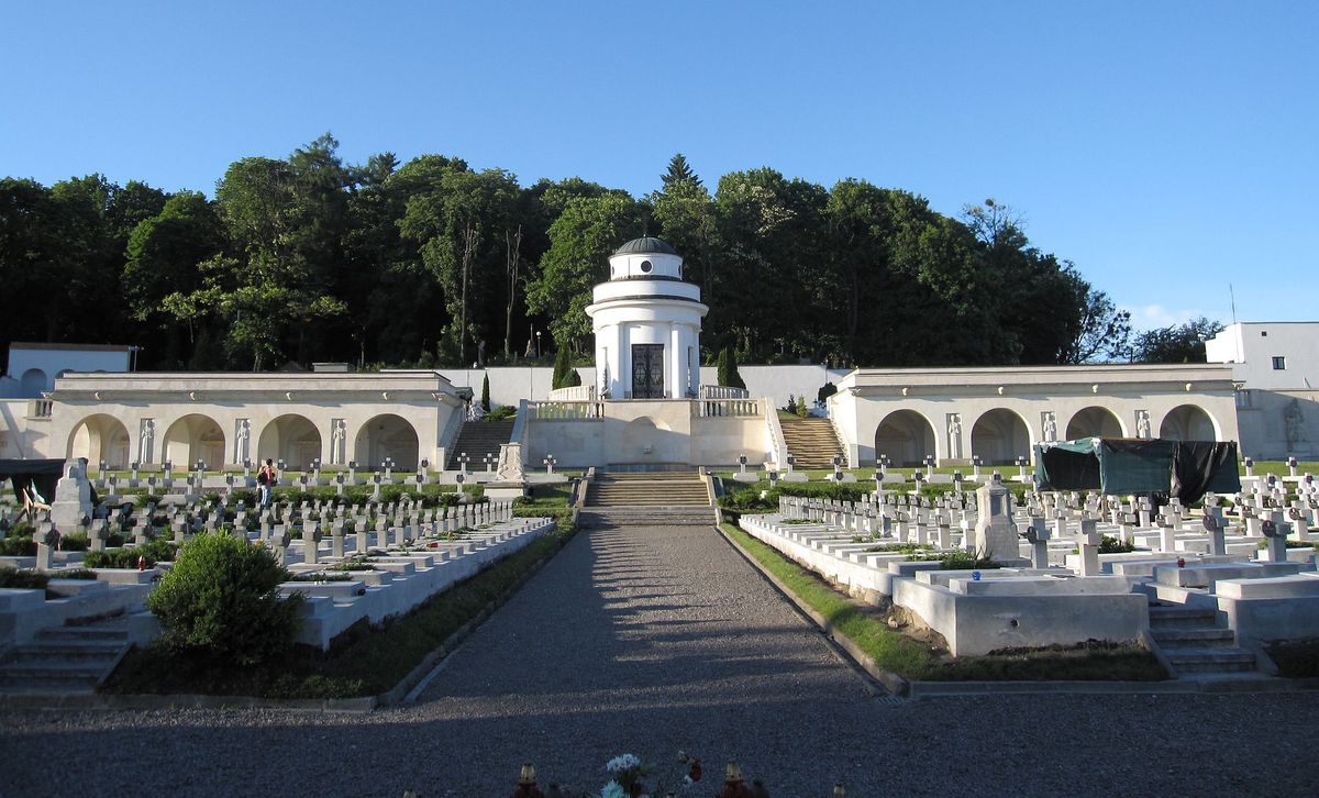Вятрович недоволен позицией Польши по Кладбищу орлят во Львове