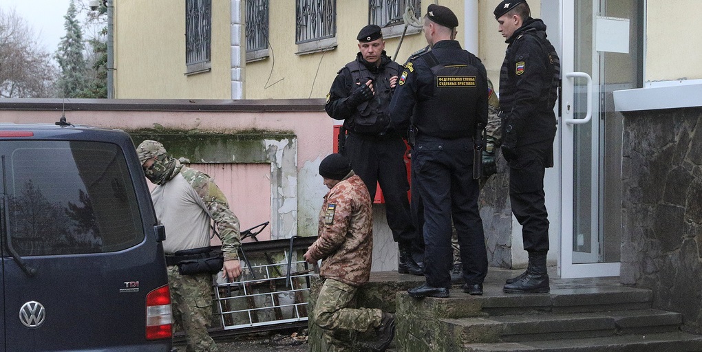 Суд арестовал 12 украинских моряков