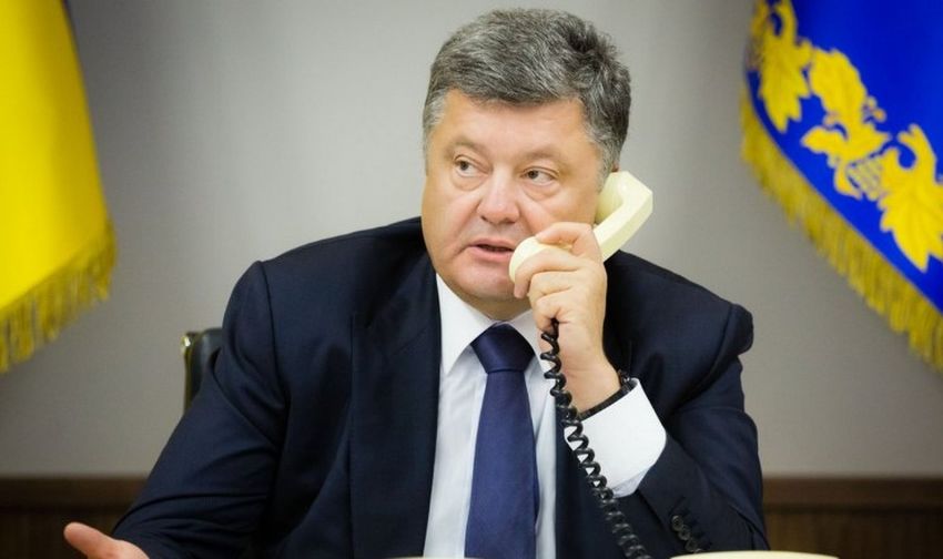 В Кремле объяснили, почему не приняли запрос Порошенко на звонок