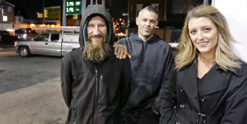 В США предъявили обвинения бездомному и паре, собравшей для него $400 тыс
