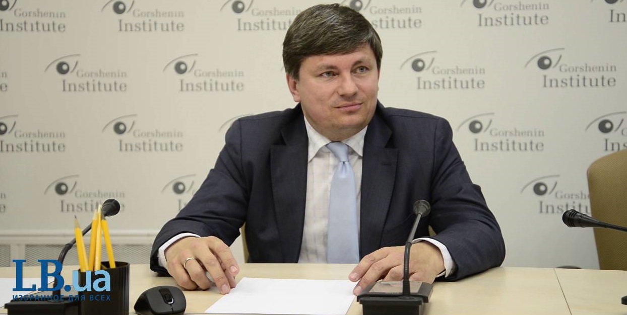 Герасимов прокомментировал отсутствие Порошенко в санкционном списке