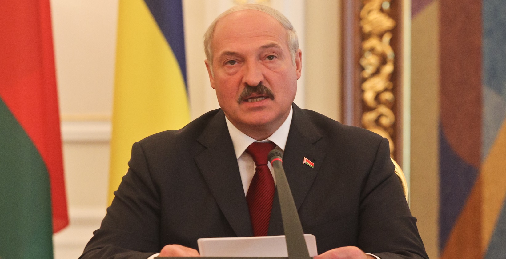 Лукашенко призвал СМИ не «раздувать пламя» из споров с Россией