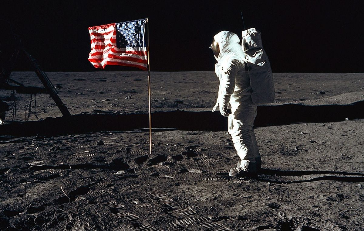НАСА приглашает на экскурсию баскетболиста, который не верит в высадку американцев на Луну