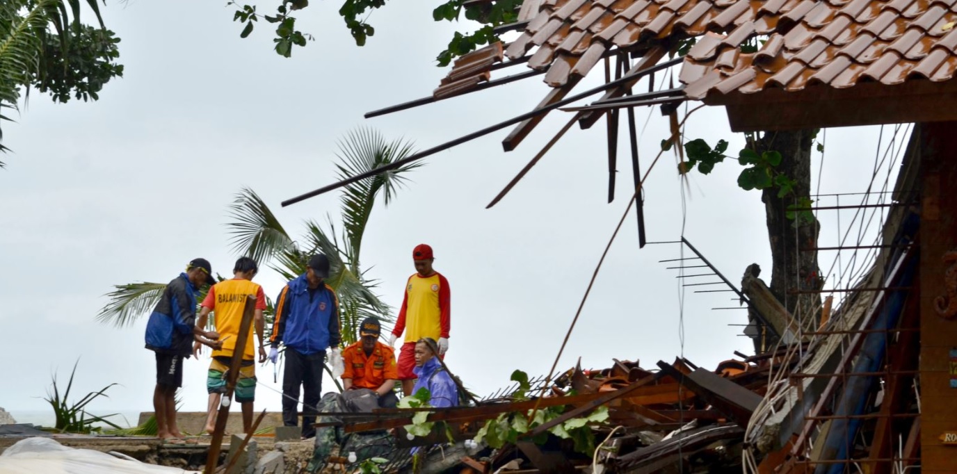 Число жертв цунами выросло до 168 человек