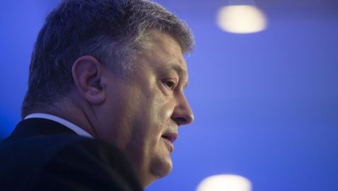 Видео: Порошенко подпевает артистам в Калиновке