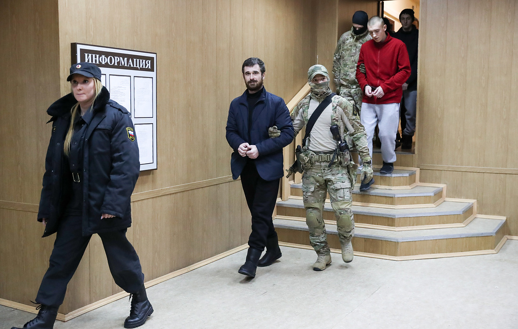 Суд продлил арест восьми украинским морякам