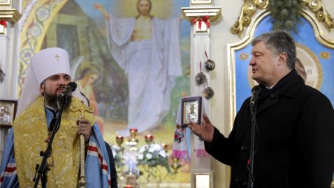 Порошенко надеется, что Бог пошлет разум украинским священникам