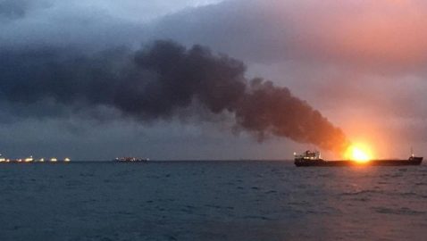 Пожар на судах в Керченском проливе: одиннадцать погибших