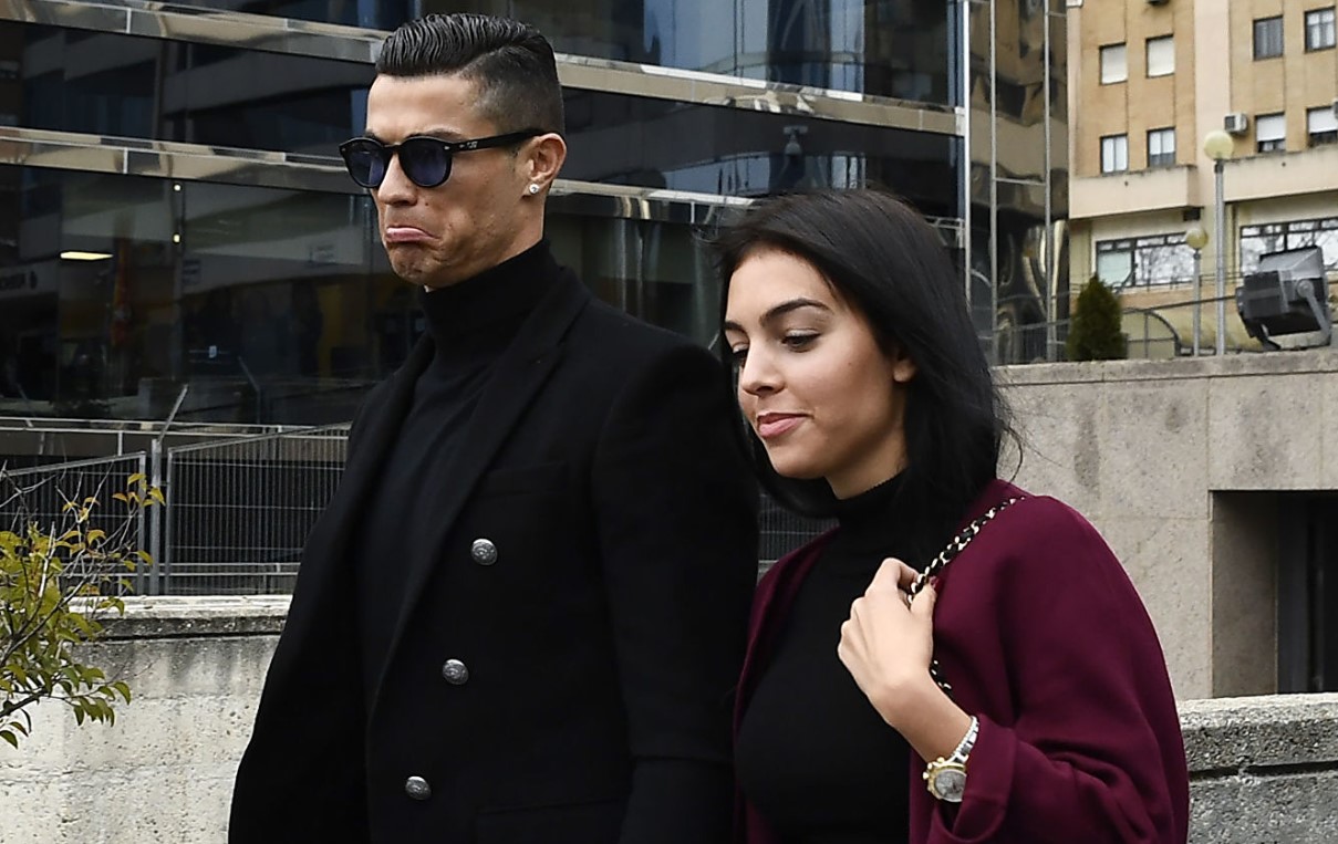 Роналду приговорили к условному сроку и €19 млн штрафа