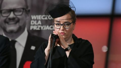 Вдова мэра Гданьска обвинила в смерти мужа телеканал