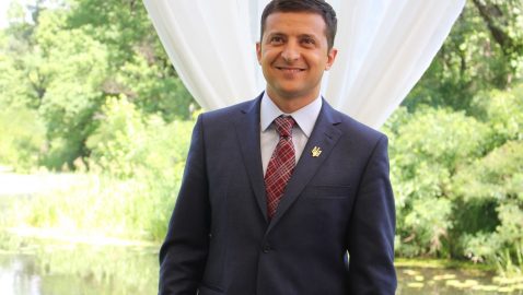 Зеленский возглавил рейтинги в соцопросах по выборам