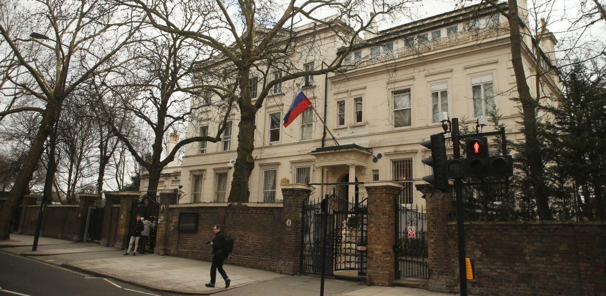 Посольство РФ прокомментировало ситуацию с российским флагом в Солсбери