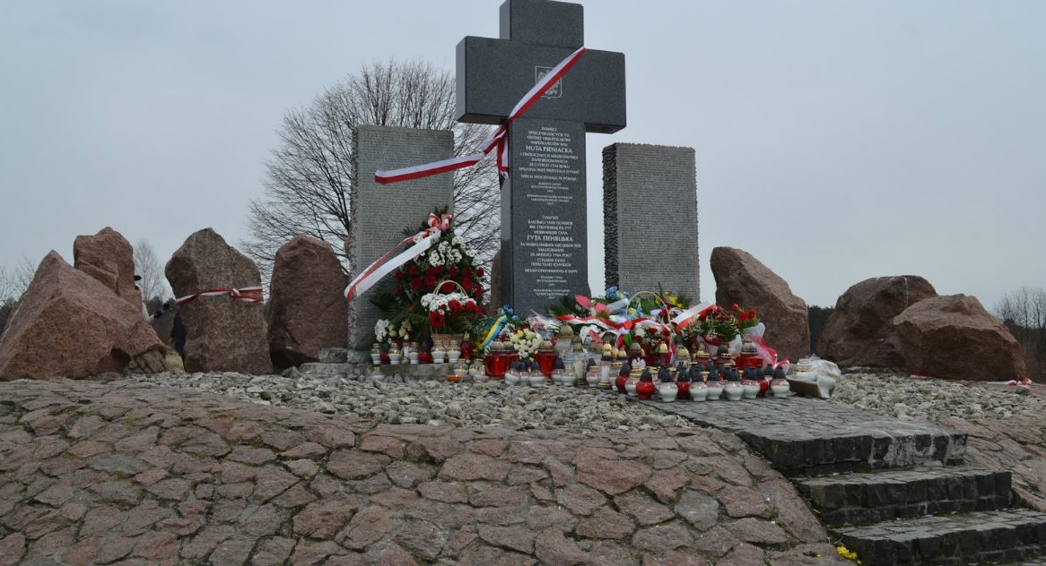 Дуда обвинил УПА в геноциде поляков в Гуте Пеняцкой