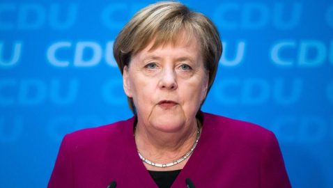 Меркель решила закрыть страницу в Facebook