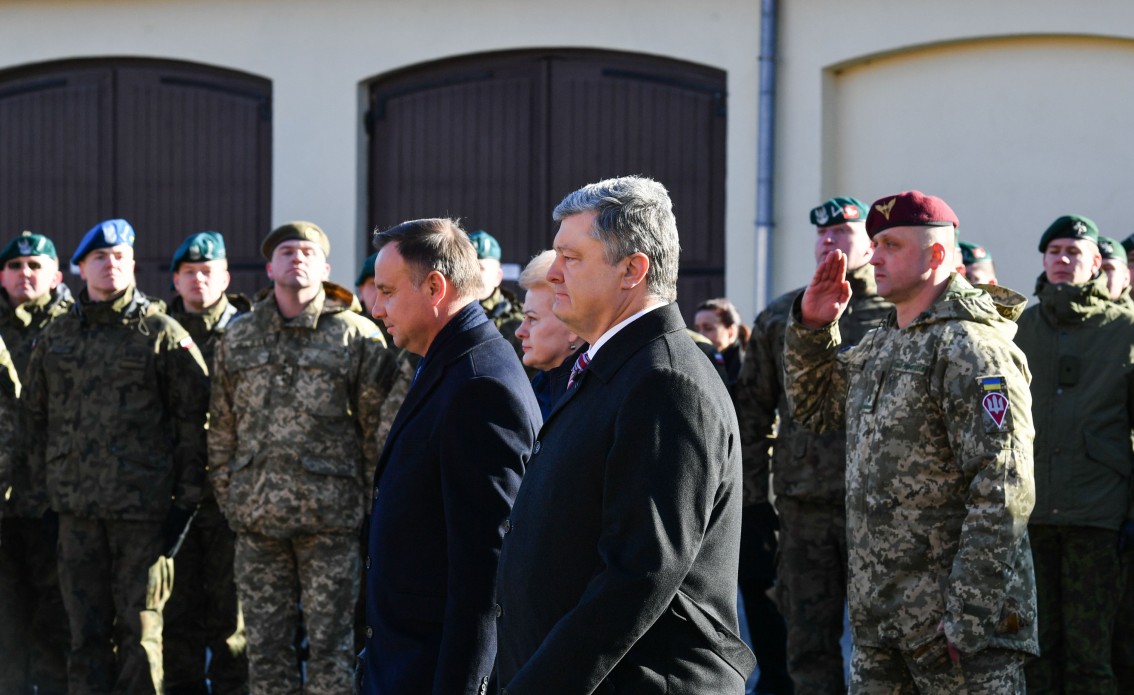 Порошенко надеется, что Украина вступит в НАТО после Северной Македонии