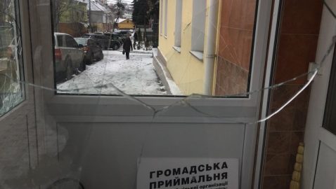В Виннице разбили окна в офисе БПП