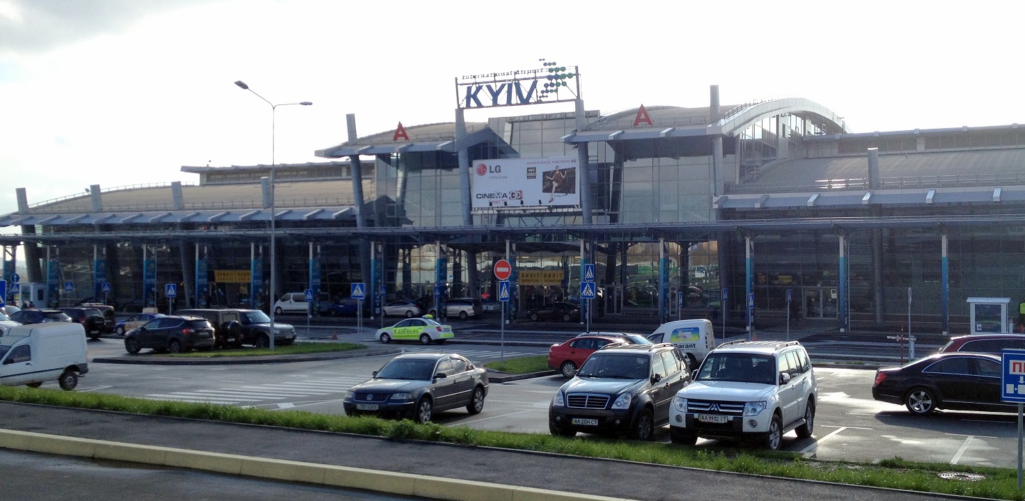 Киевский аэропорт не смог принять самолет из Варшавы