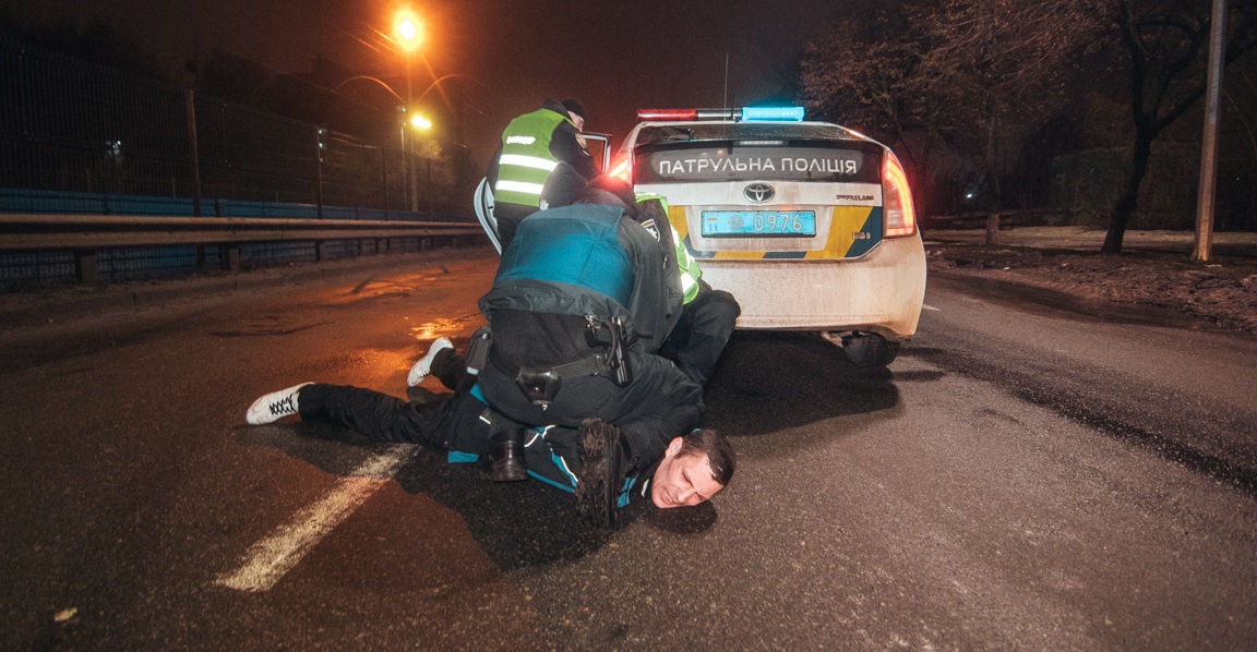 В Киеве пьяный виновник ДТП угрожал «поставить раком» полицейских