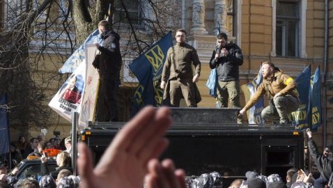 МВД отчиталось о задержаниях после столкновений на митинге Порошенко