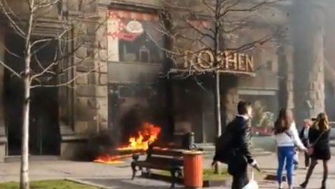 На Крещатике загорелся магазин Roshen (видео)