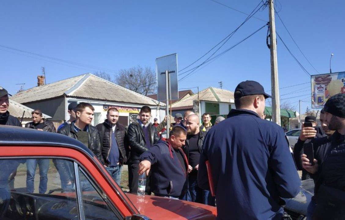 В Николаеве полицейские подрались с «евробляхерами»