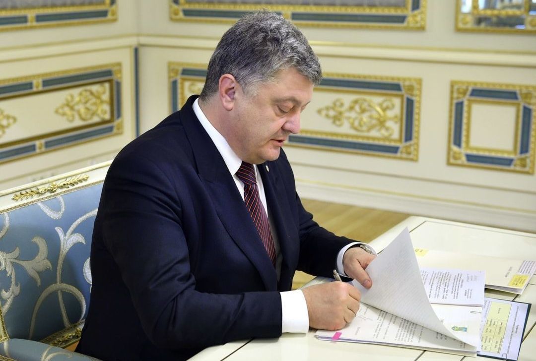 Порошенко подписал указ о единоразовой выплате Героям Украины