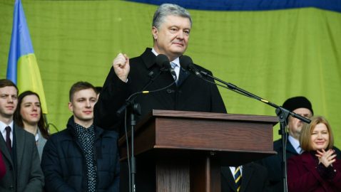 Порошенко: президентскую каденцию начинал с поиска штанов для армии