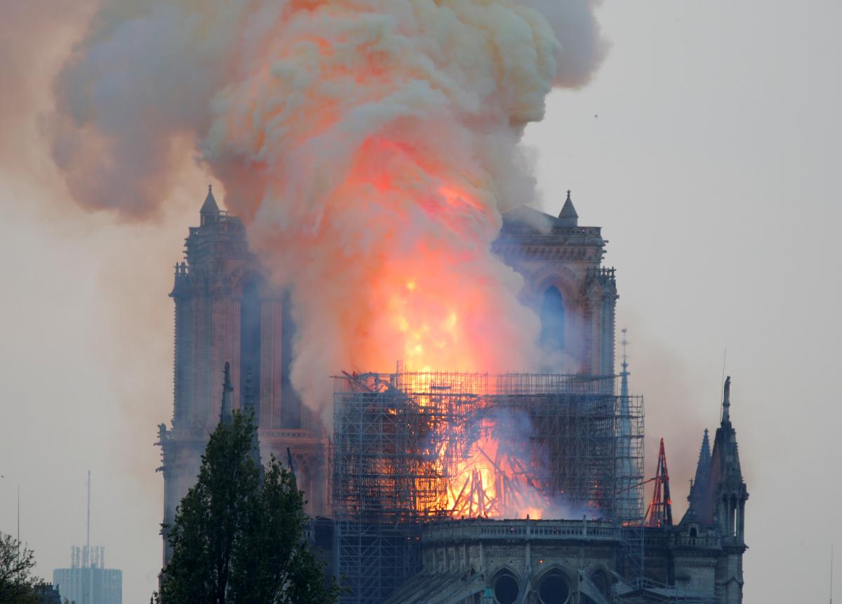 После пожара в Париже роман Гюго «Нотр-Дам де Пари» попал в топ продаж Amazon