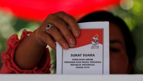 Более 270 человек умерли в Индонезии из-за выборов