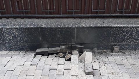 Возле посольства России в Киеве разорвался высоковольтный кабель