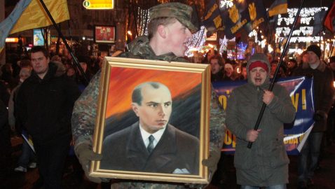 Зеленский: часть украинцев считает Бандеру героем, это нормально и классно