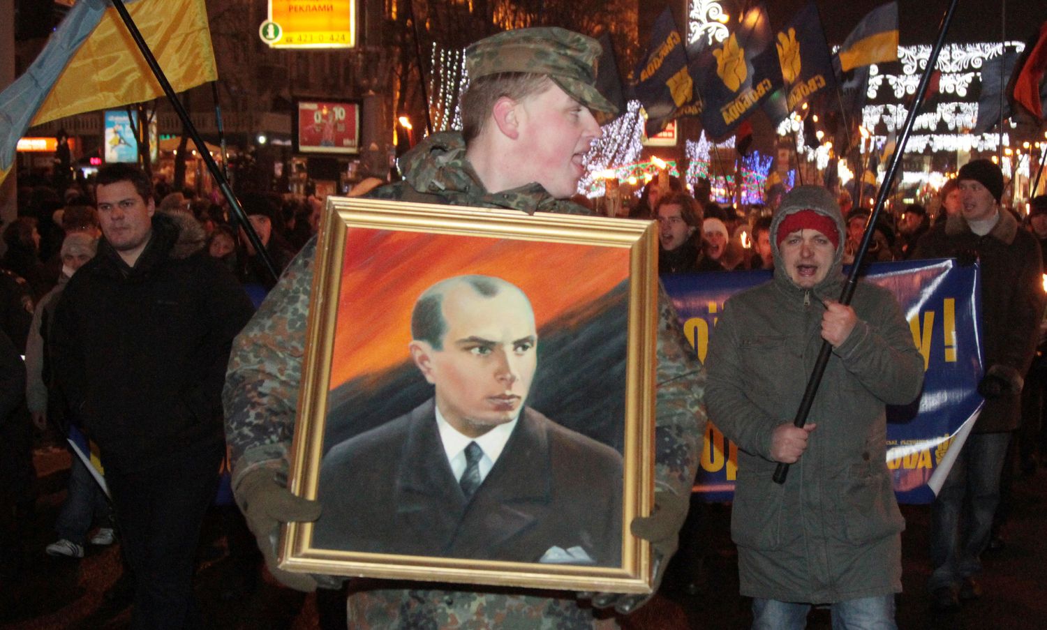 Зеленский: часть украинцев считает Бандеру героем, это нормально и классно