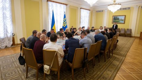 Зеленский встретился с родственниками украинцев, удерживаемых в России, Крыму и «Л/ДНР»