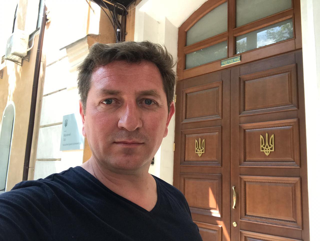 Cоратник Порошенко подает в суд на Зеленского
